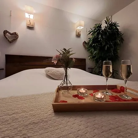 Romantic Getaway With Jacuzzi And Sauna Apartment *