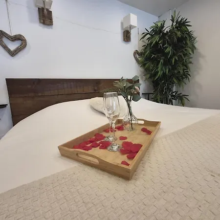 Apartment Romantic Getaway With Jacuzzi And Sauna