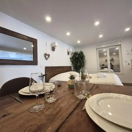 Apartment Romantic Getaway With Jacuzzi And Sauna *