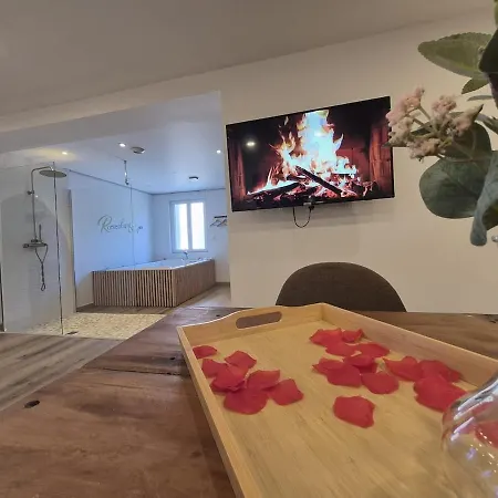 Apartment Romantic Getaway With Jacuzzi And Sauna